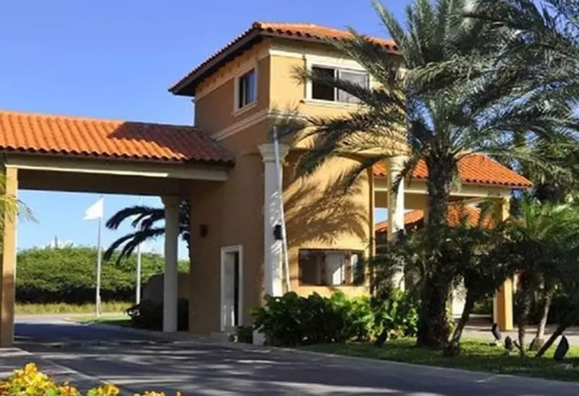 Gold Coast Luxurious And Stylish Condo