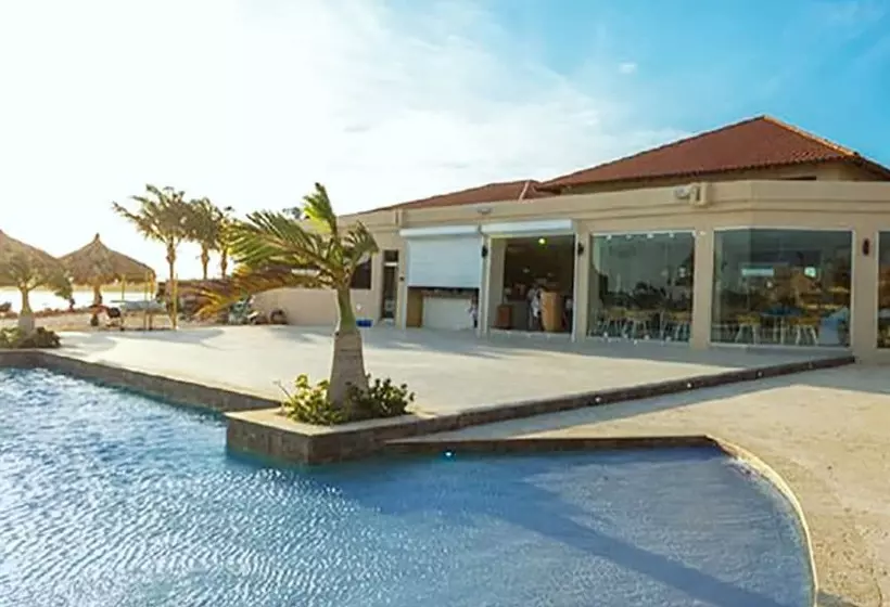 Gold Coast Luxurious And Stylish Condo