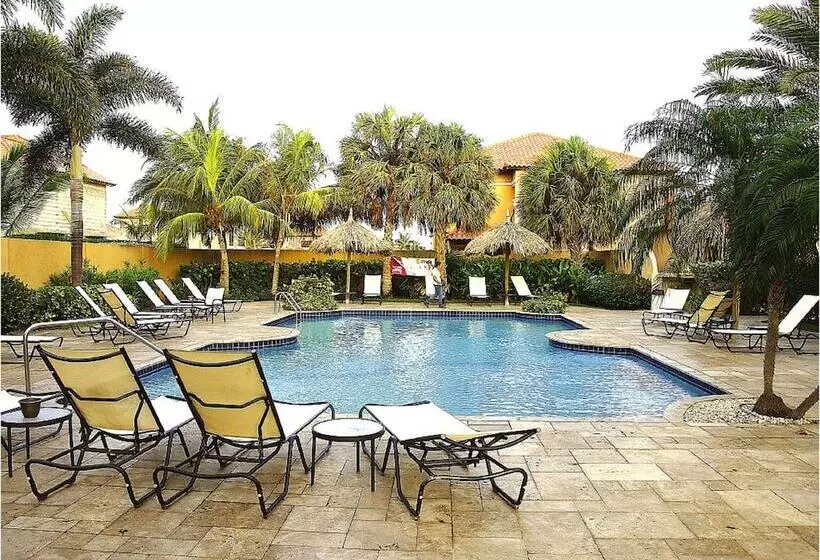 Gold Coast Luxurious And Stylish Condo