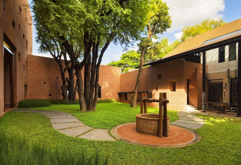 هتل Cross Chiang Mai Riverside Formerly X2 Chiang Mai Riverside