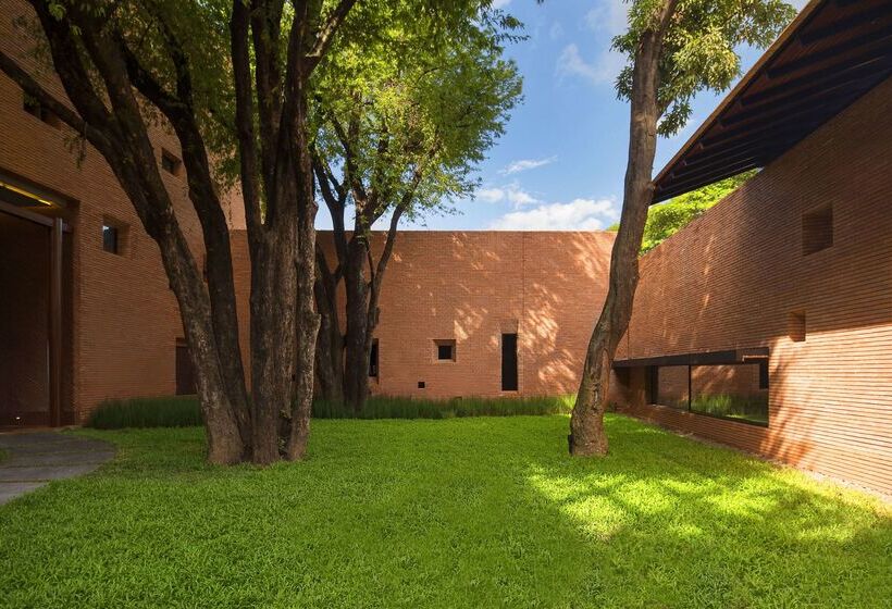 هتل Cross Chiang Mai Riverside Formerly X2 Chiang Mai Riverside