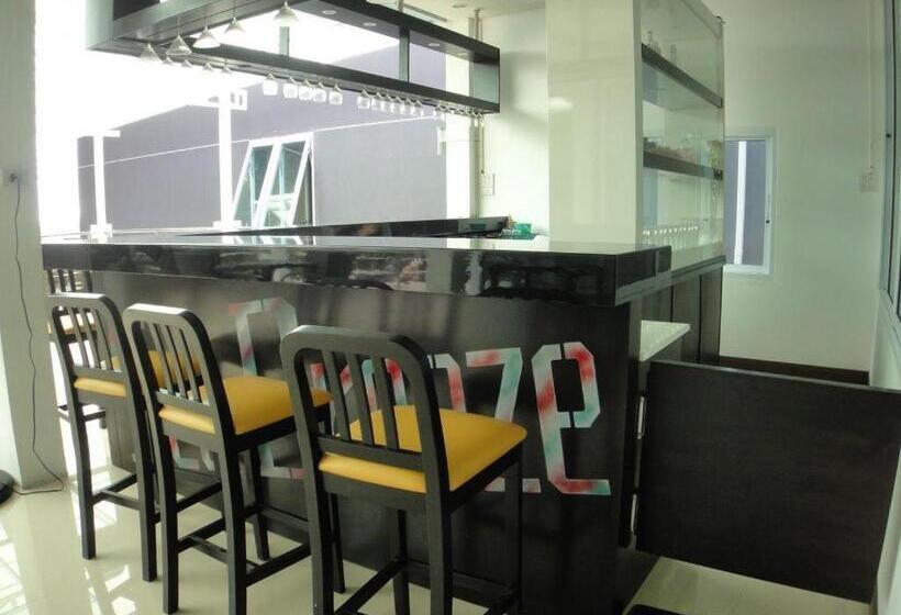 هتل Sea Breeze Resort