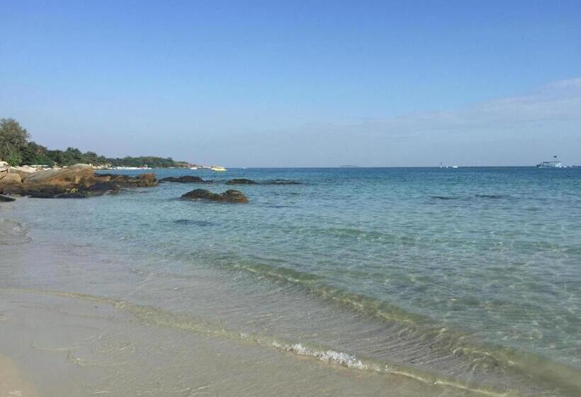 هتل Sea Breeze Resort