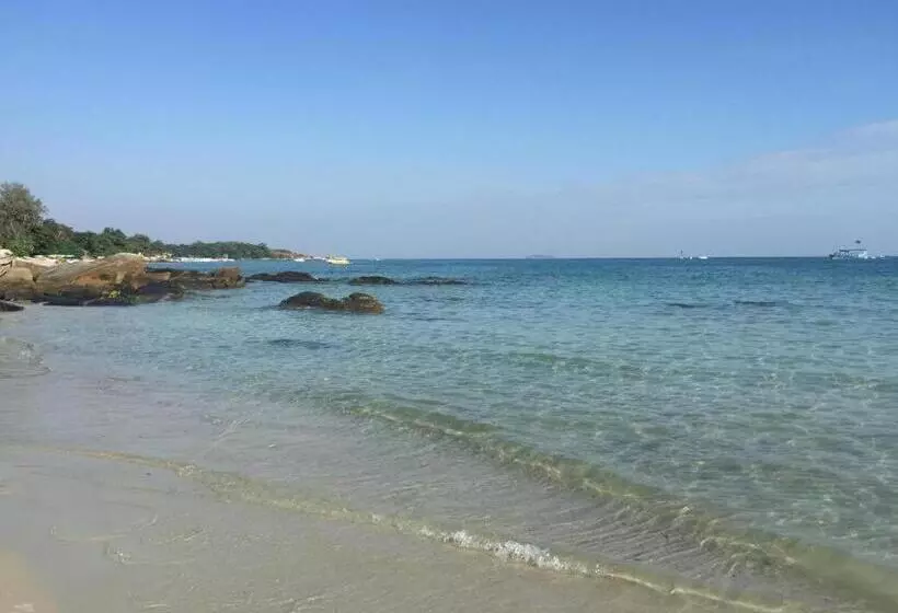 Hotelli Sea Breeze Resort