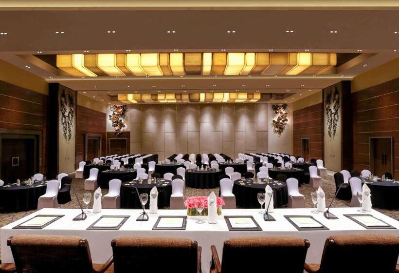 ホテル Grand Mercure Vadodara Surya Palace