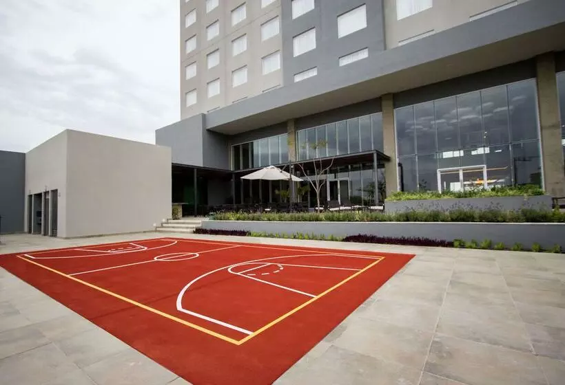 Hotelli Fiesta Inn Suites Aeropuerto Del Bajío