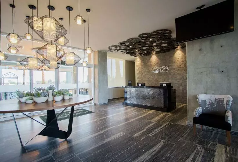 Hotelli Fiesta Inn Suites Aeropuerto Del Bajío