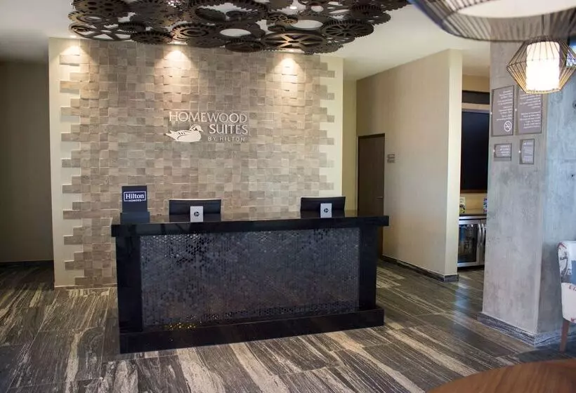 Hotelli Fiesta Inn Suites Aeropuerto Del Bajío