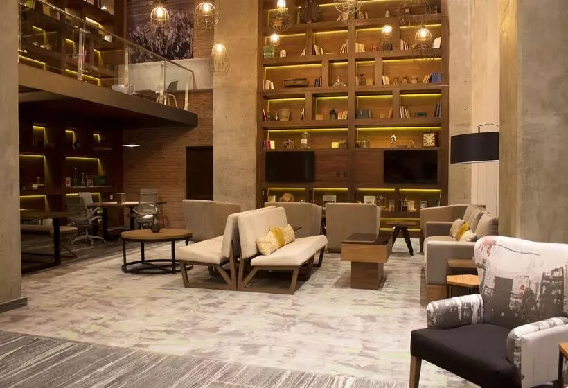 Hotelli Fiesta Inn Suites Aeropuerto Del Bajío