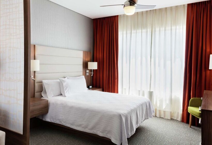 فندق Fiesta Inn Suites Aeropuerto Del Bajío