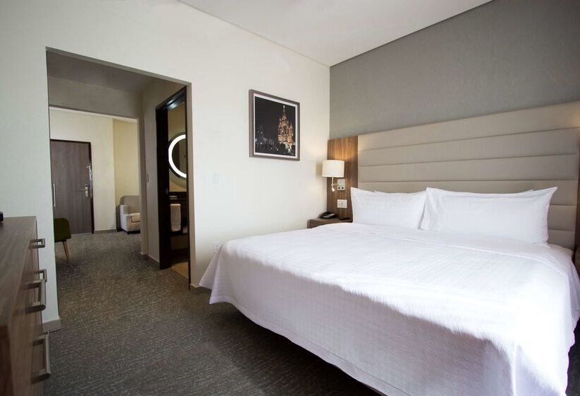 فندق Fiesta Inn Suites Aeropuerto Del Bajío