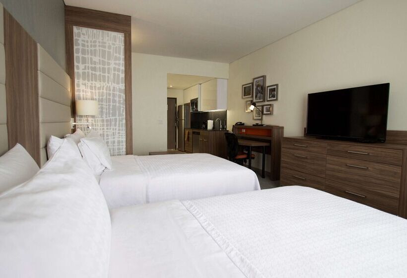 فندق Fiesta Inn Suites Aeropuerto Del Bajío