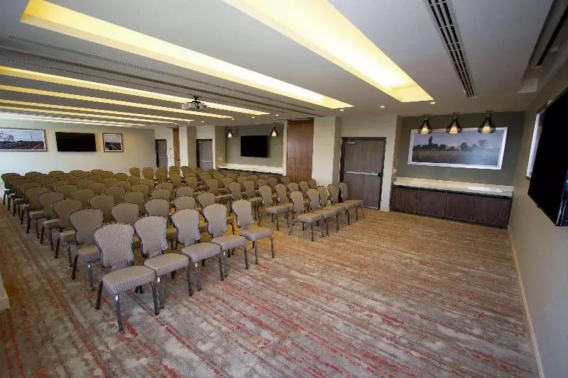 Hotelli Fiesta Inn Suites Aeropuerto Del Bajío