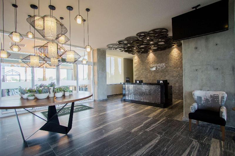 فندق Fiesta Inn Suites Aeropuerto Del Bajío