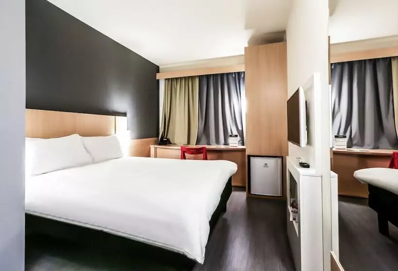 ホテル Ibis Stupino