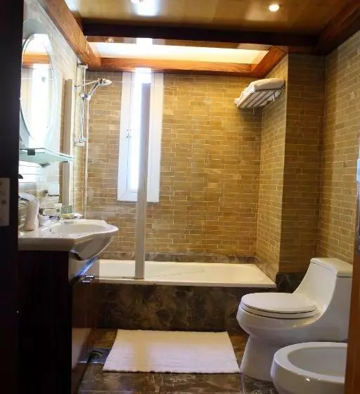 هتل Lahoya Suites