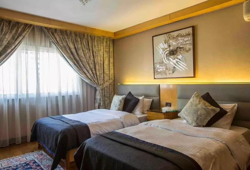 هتل Lahoya Suites