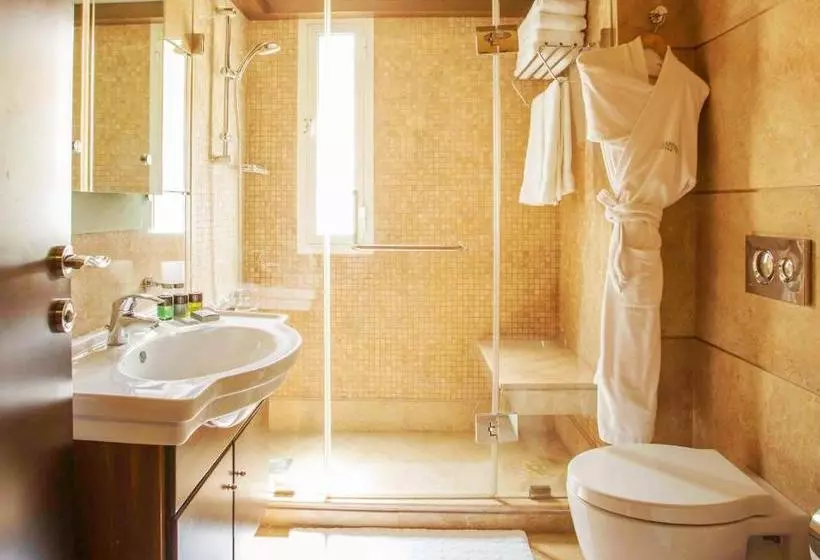 هتل Lahoya Suites