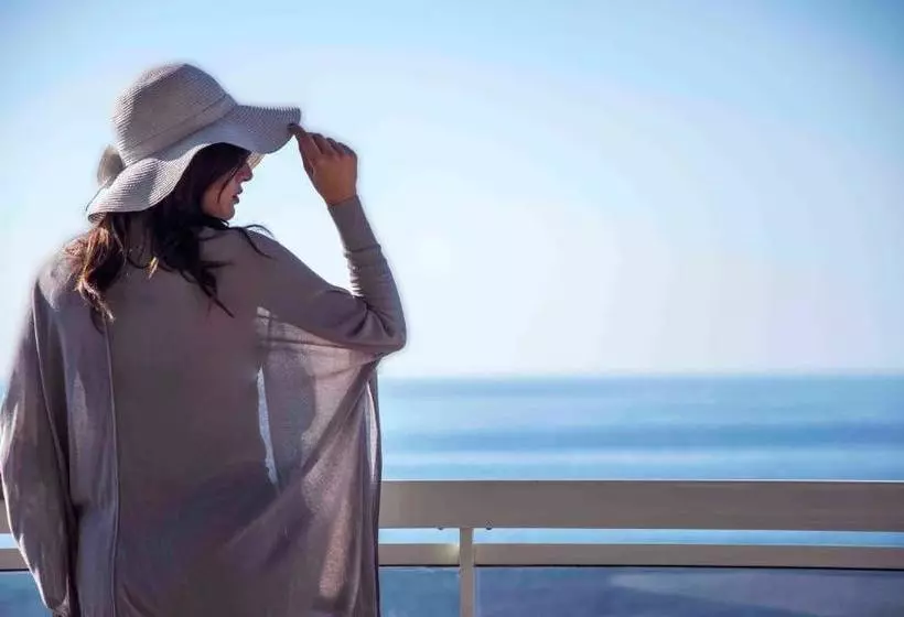 هتل Lahoya Suites