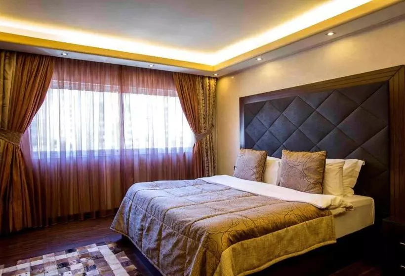 هتل Lahoya Suites