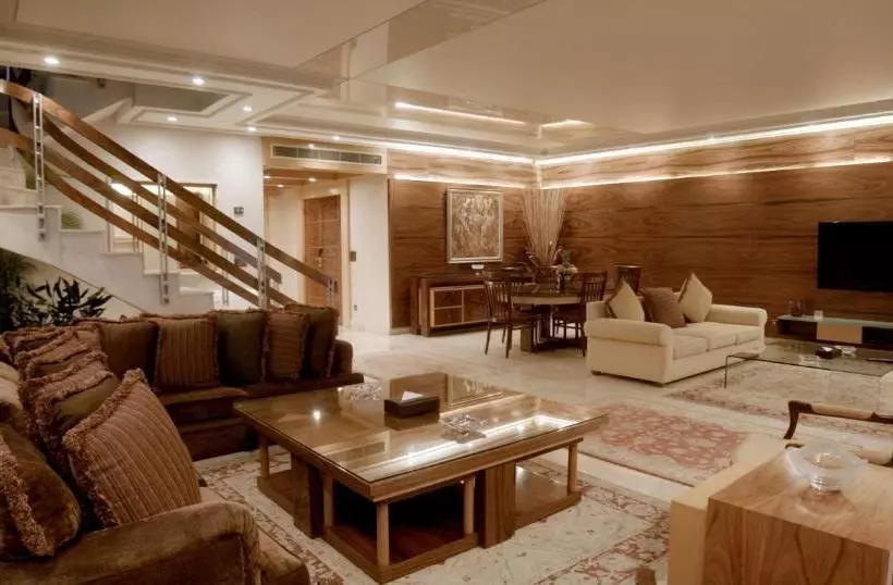 هتل Lahoya Suites