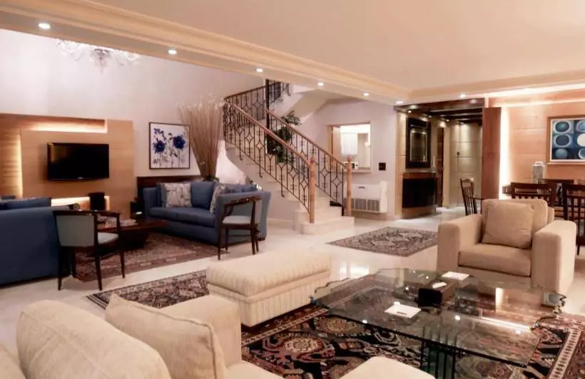 هتل Lahoya Suites