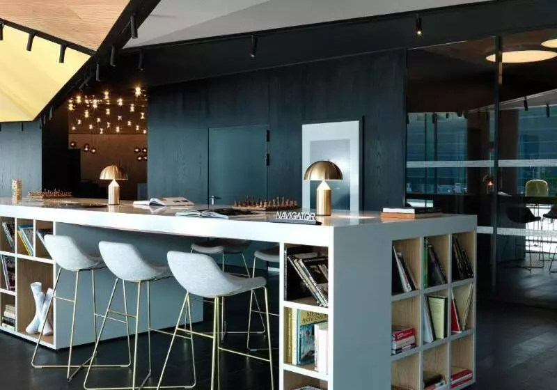 Hotelli Renaissance Warsaw Airport