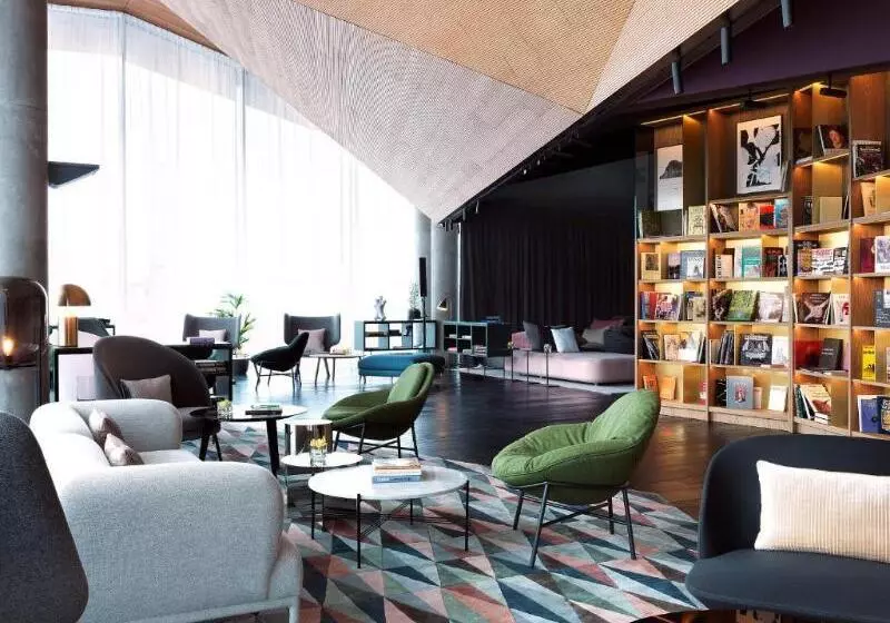 Hotelli Renaissance Warsaw Airport