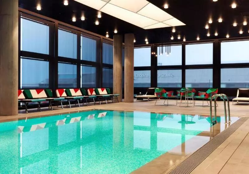 Hotelli Renaissance Warsaw Airport