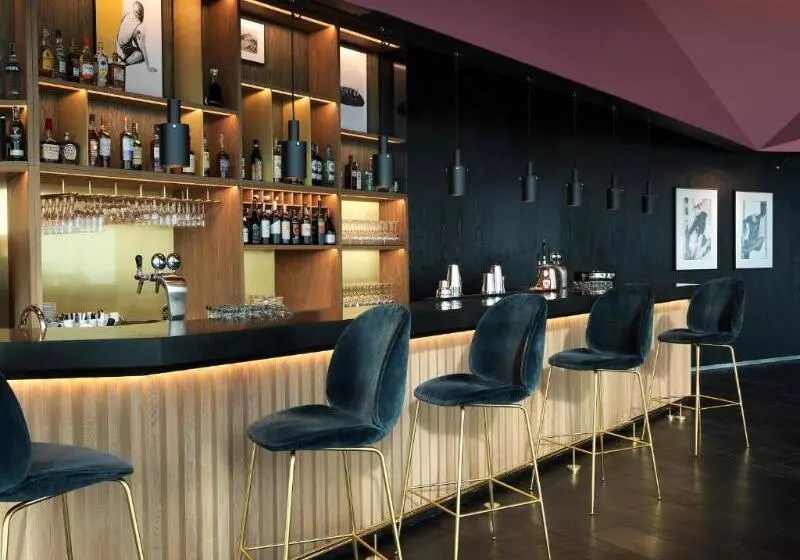 Hotelli Renaissance Warsaw Airport