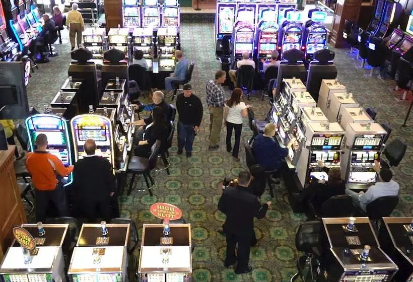 Midnight Rose & Mcgills Hotel & Casino