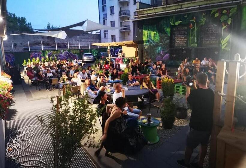 إقامة Kampus Palace