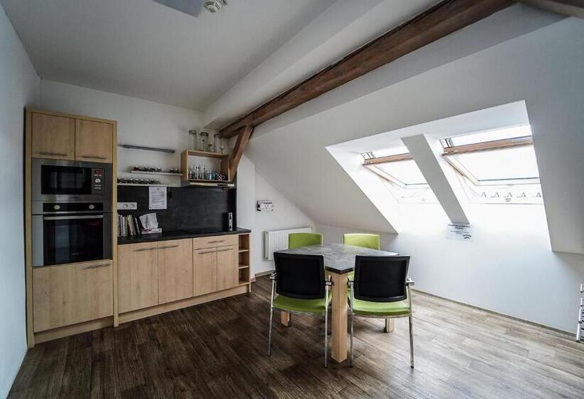 إقامة Kampus Palace