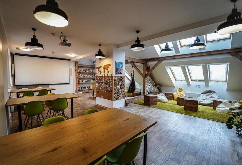 إقامة Kampus Palace