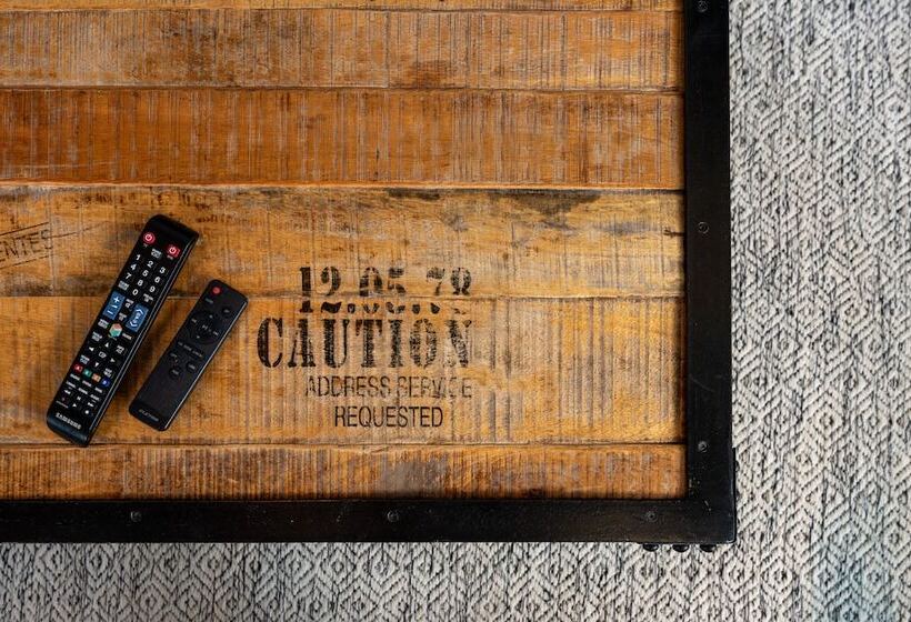 Sandy Kelt   Irish House Apartments