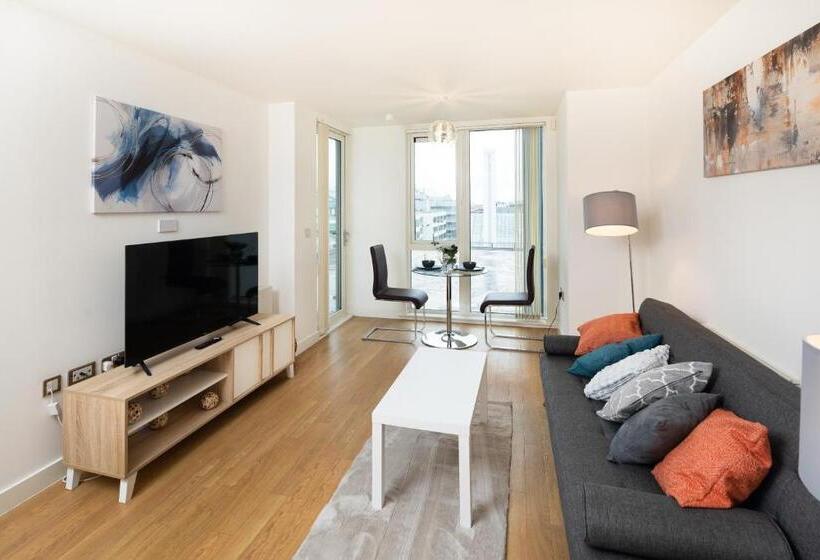 Stylish City Centre Apartment   Home From Home With Fully Equipped Kitchen, Smart Tv, Netflix, Super