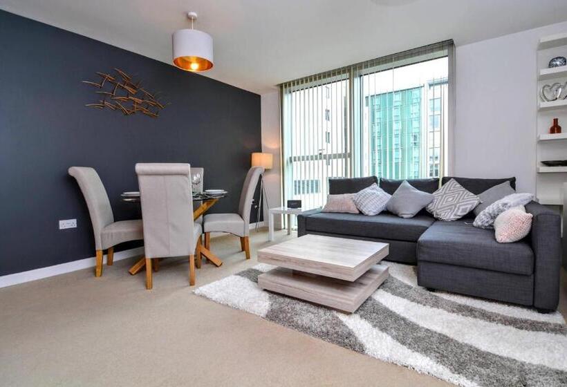 Stylish City Centre Apartment   Home From Home With Fully Equipped Kitchen, Smart Tv, Netflix, Super