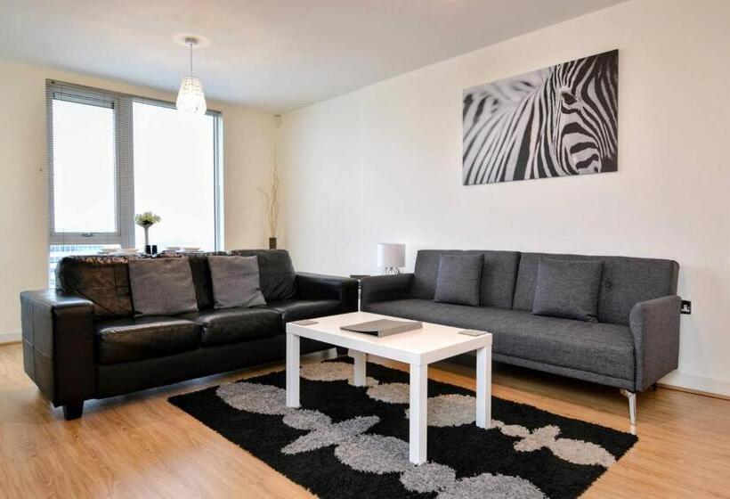 Stylish City Centre Apartment   Home From Home With Fully Equipped Kitchen, Smart Tv, Netflix, Super