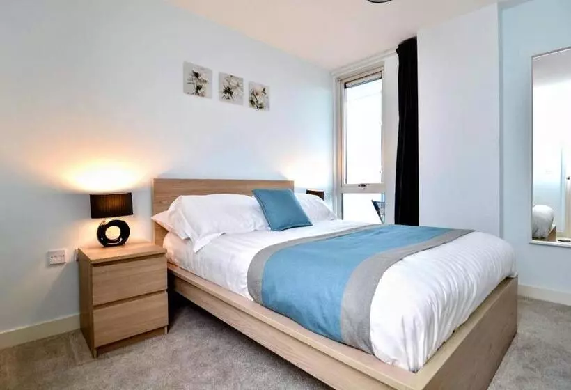 Stylish City Centre Apartment   Home From Home With Fully Equipped Kitchen, Smart Tv, Netflix, Super