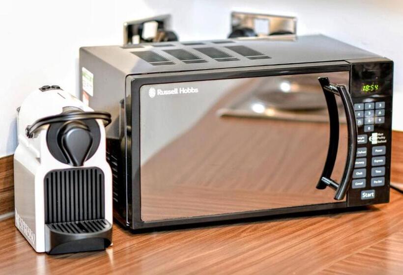 Stylish City Centre Apartment   Home From Home With Fully Equipped Kitchen, Smart Tv, Netflix, Super