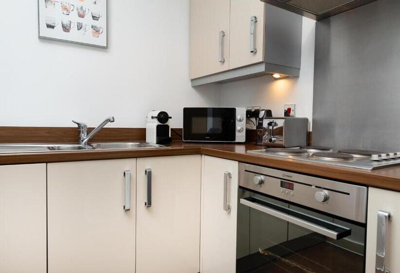 Stylish City Centre Apartment   Home From Home With Fully Equipped Kitchen, Smart Tv, Netflix, Super