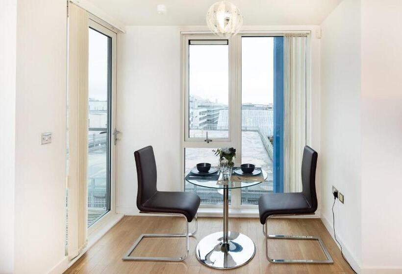 Stylish City Centre Apartment   Home From Home With Fully Equipped Kitchen, Smart Tv, Netflix, Super