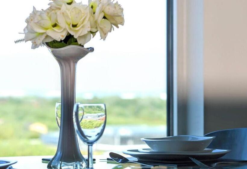 Stylish City Centre Apartment   Home From Home With Fully Equipped Kitchen, Smart Tv, Netflix, Super