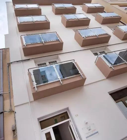 هتل Finestre D'occidente