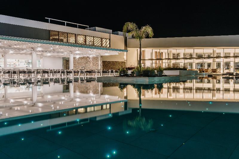 בית מלון כפרי Gennadi Grand Resort