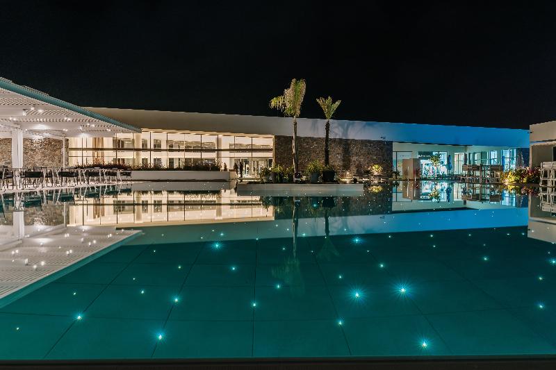 בית מלון כפרי Gennadi Grand Resort