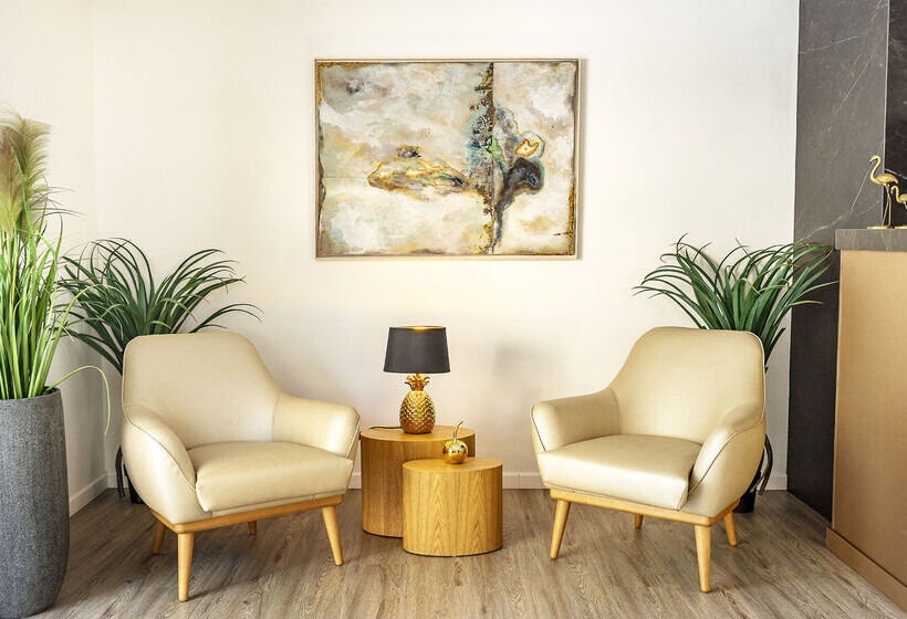 ホテル The Sky  Adults Only