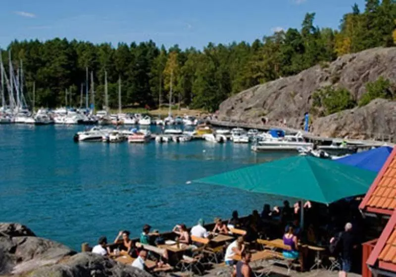 Retkeilymaja Grinda Stugby Och Sea Lodge   Pensionat Med Kost & Logi