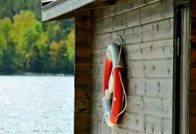 Retkeilymaja Grinda Stugby Och Sea Lodge   Pensionat Med Kost & Logi