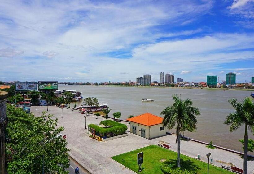 هاستل Onederz Phnom Penh